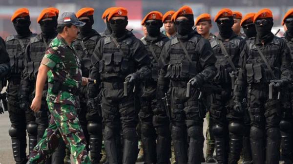 Paskhas Dispenau Paskhas atau Korps Baret Jingga memiliki kemampuan tempur untuk merebut dan menguasai pangkalan udara musuh. (Foto: Dispenau)