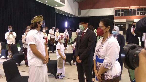 Menparekraf Sandiaga Uno mengucapkan duka cita kepada keluarga almarhum I Gede Ardika. (Foto: Arif Budianto)