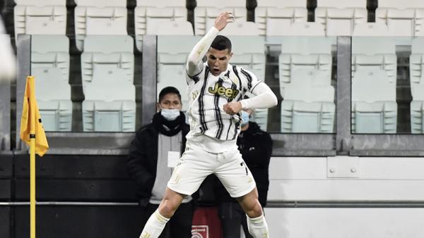 Cristiano Ronaldo Juventus Striker Juventus Cristiano Ronaldo merayakan golnya ke gawang Crotone pada giornata ke-23 Liga Italia 2020/2021 di Allianz Stadium, Selasa (23/2/2021) dini hari WIB. (Foto: REUTERS)