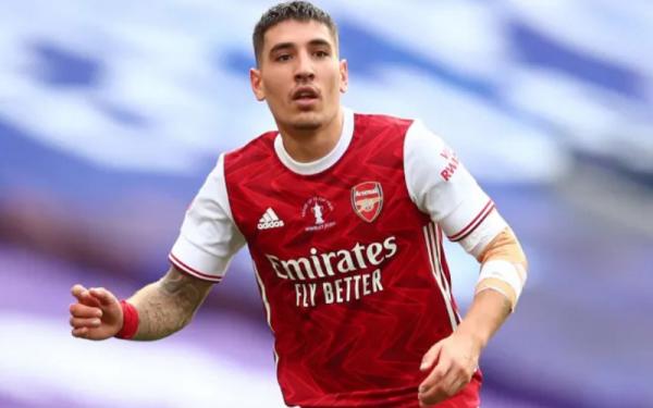 Hector Bellerin Misi Barcelona memulangkan Hector Bellerin terganjal masalah finansial. Kini bek Arsenal itu merapat ke raksasa Italia, Juventus. (Foto: 90 Min)