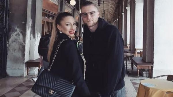 Barbora Hroncekova bersama Milan Skriniar Barbora Hroncekova bersama sang kekasih, Milan Skriniar. (Foto: Yahoo Sport)