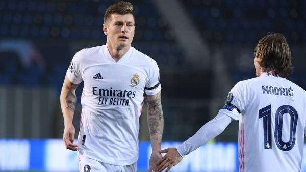 Duo Toni Kroos (kiri) dan Luka Modric (Foto: REUTERS)