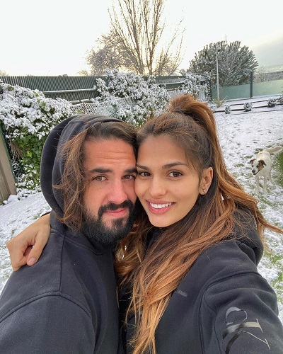 Isco 2 Isco Alarcon bersama kekasihnya, Sara Salamo. (Foto: Instagram @sarasalamo)