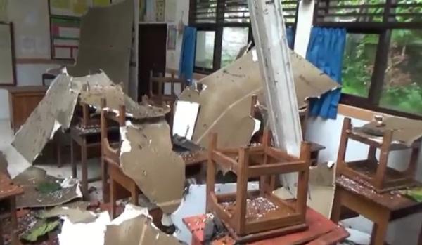 SD 2 Sempidi di Mengwi, Badung porak-poranda ditimpa pohon tumbang. (Foto: iNews/Bagus Alit)