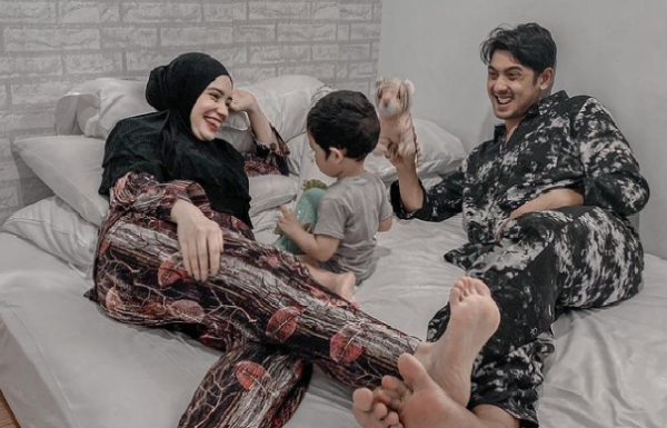 Arya Saloka dan Istri Artis tampan Indonesia yang menikah dengan wanita blasteran. (Foto: Instagram @arya.saloka)