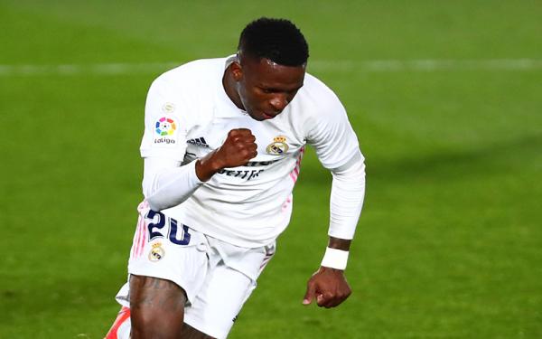 Vinicius Junior 1 Vinicius Junior menyamai rekor Raul Gonzalez usai jadi menyelamatkan Real Madrid dari kekalahan lawan Real Sociedad, Selasa (2/3/2021) dini hari WIB. (Foto: Reuters)