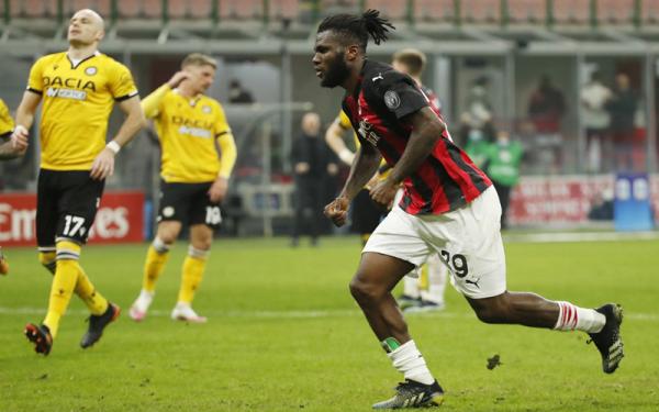 AC Milan nyaris dipermalukan Udinese. Mereka tertinggal 0-1 sampai menit ke-90, sebelum penalti Franck Kessie di masa injury time membuat laga imbang 1-1. (Foto: Reuters)