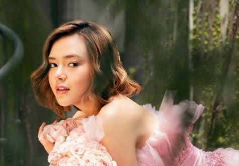 Amanda Manopo Hairstyle 3 Amanda Manopo dengan potongan short cut dan highlight curly