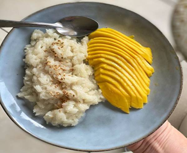 Mango Sticky Rice Mango Sticky Rice sebagai Salah Satu Makanan Khas Thailand Terenak (foto: instagram @sa_brichka)