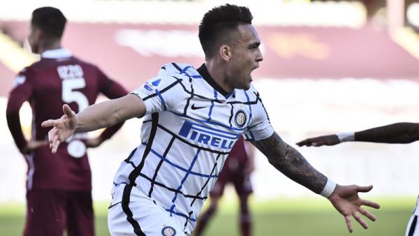 Lautaro Martinez Inter Milan Striker Inter Milan Lautaro Martinez merayakan golnya ke gawan Torino pada giornata ke-27 Liga Italia 2020/2021 di Stadio Olimpico Grande Torino, Minggu (14/3/2021) malam WIB. (Foto: REUTERS)
