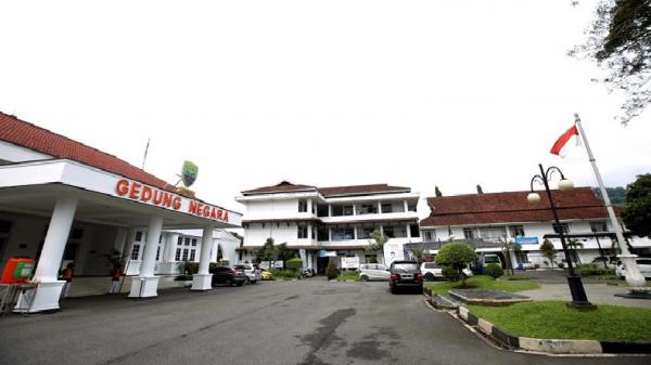 GEDUNG NEGARA Gedung Negara Pakuan Sumedang, objek wisata dengan pesona sejarahnya. (Foto: Istimewa)