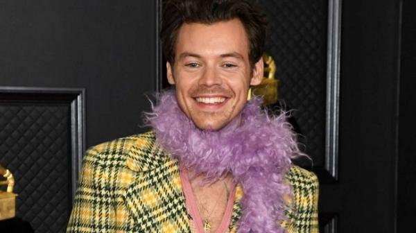 harry styles Harry Styles tampil unik di Grammy Awards 2021. (Foto: Instagram)