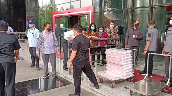 tumpukan uang3 Tumpukan uang disita KPK dari kasus Edhy Prabowo (Foto: Raka/MNC)