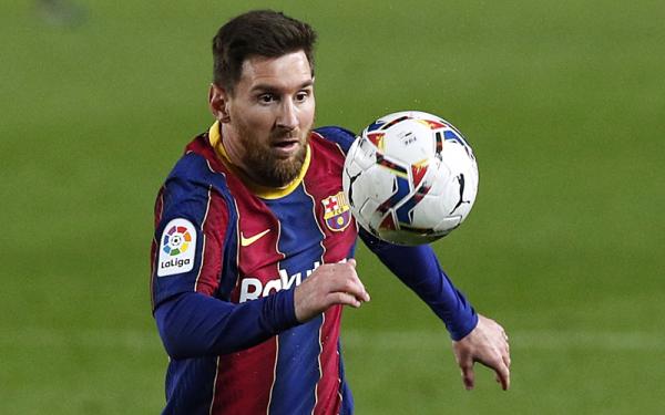 Lionel Messi 1 Kapten Barcelona Lionel Messi menyamai rekor seniornya Xavi Hernandez. Setelahnya dia mencurahkan kebahagiaan di Instagram. (Foto: Reuters)