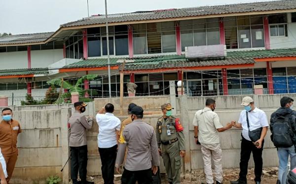 Pagar di Ciledug akan dibongkar (Foto: MNC/ Hasan Kurniawan)