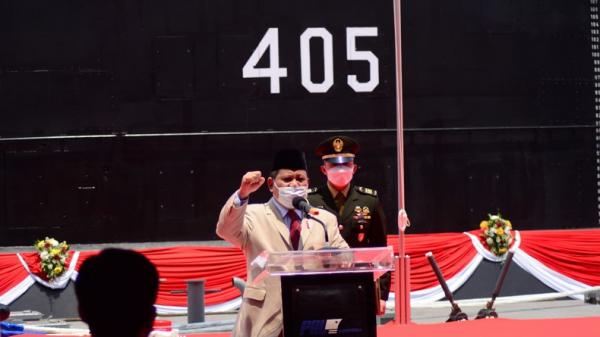 Menteri Pertahanan (Menhan) Prabowo Subianto menerima kapal selam jenis Diesel Electric, Alugoro-405 dari PT PAL Indonesia (Persero), Rabu (17/3/2021). (Foto/Ist).