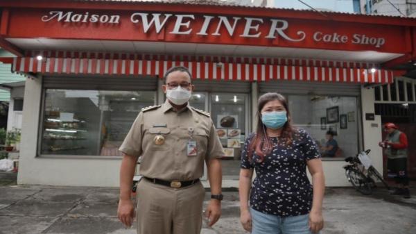 Anies Kuliner Ahmad Basri (61), muazin penyandang tunanetra saat ditemui di rumahnya Dusun Purworejo, Desa Kalipait, Kecamatan Tegaldlimo, Kabupaten Banyuwangi, Jatim, Sabtu (20/3/2021). (Foto: iNews/Eris Utomo)