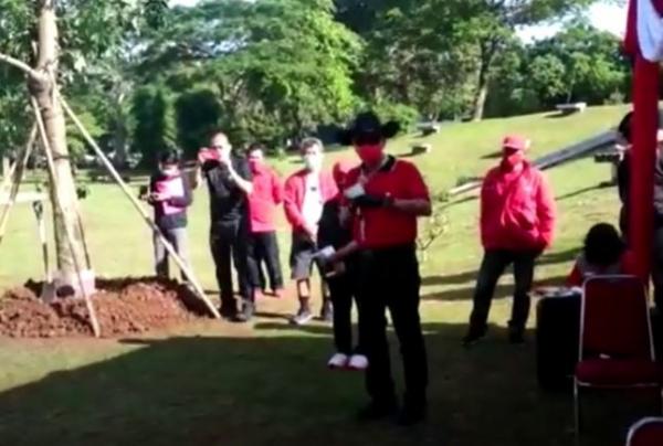 Video Menkumham, Mensesneg dan Mensos Tanam Pohon Di Kawasan Pintu 7 Gelora Bung Karno