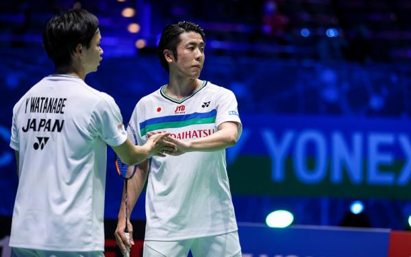 Hiroyuki Endo dan Yuta Watanabe Ganda putra Jepang Hiroyuki Endo/Yuta Watanabe berhasil mempertahankan titel All England. Dia mengalahkan kompatriotnya Takeshi Kamura/Keigo Sonoda. (Foto: @YonexAllEngland)