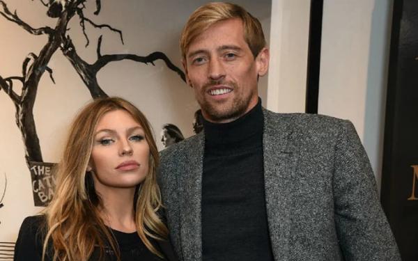 Abbey Clancy dan Peter Crouch Foto: Hello Magazine