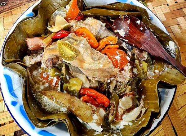 Mencicipi Garang Asem Garang Asem (Foto: Instagram @dhanara.id)