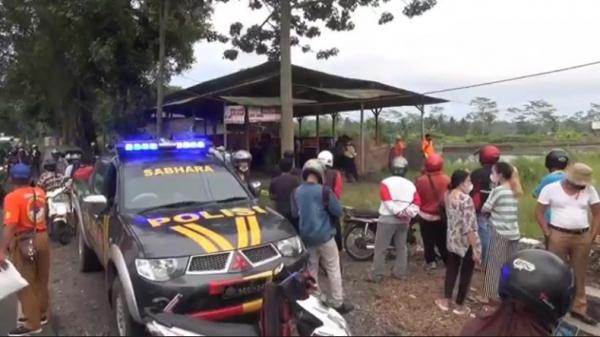 TKP penemuan mayat perempuan pemandu lagu di Karangpandan Pakisaji, Kabupaten Malang, Jatim, Selasa (23/3/2021). (Foto: iNews/Saif Hajarani)