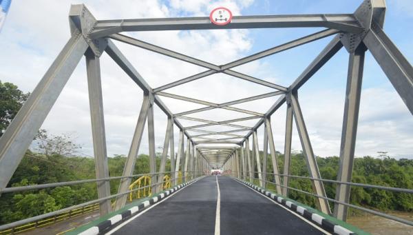 Gubernur Jabar Ridwan Kamil meresmikan Jembatan Gubernur Jabar Ridwan Kamil meresmikan Jembatan Cibuni di Kecamatan Cibuni, Kabupaten Sukabumi, Rabu (24/3/2021). (Foto: Humas Pemprov Jabar)