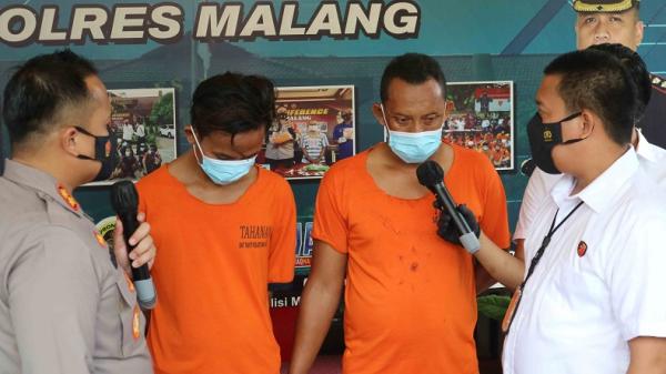 Pelaku Wahyudi (kanan) pembunuh dan pemerkosa pemandu lagu Adi Prayitno (kiri). (Foto: Okezone/Avirista Midaada)&nbsp;
