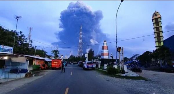 IMG 20210329 071043 Kepulan asap terlihat dari jauh (Foto: Toiskandar)