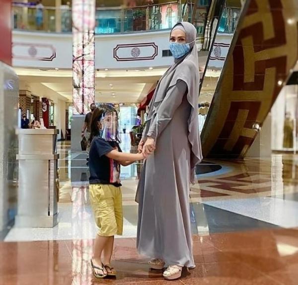 IMG 20210401 WA0163 Mulan juga modis saat ke mall. (Foto: IG)