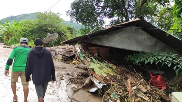 05 Antara Banjir Bandang 1 Pencarian Korban Banjir Bandang di Lembata NTT dengan Alat Seadanya (Foto: iNews/Joni Nura)