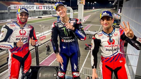 Johann Zarco (kiri), Fabio Quartararo (tengah), dan Jorge Martin naik podium pada MotoGP Doha 2021. (Foto: Twitter @motogp)