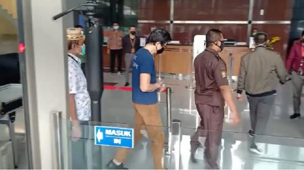 Samin Tan KPK menangkap buron kasus korupsi Samin Tan, Senin (5/4/2021). (Foto: MPI/Arie Dwi Satrio).