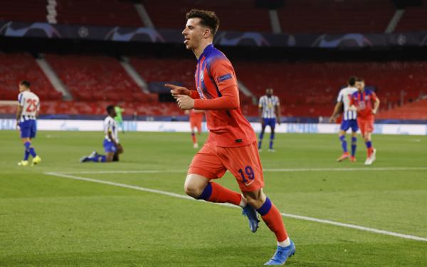 Mason Mount mengukir rekor saat membantu Chelsea menang 2-0 atas FC Porto pada leg pertama perempat final Liga Champions, Kamis (8/4/2021) dini hari WIB. (Foto: Reuters)