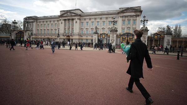 Istana Buckingham, kediaman keluarga Kerajaan Inggris yang menjadi salah satu destinasi wisata.&nbsp;(Foto: Reuters)
