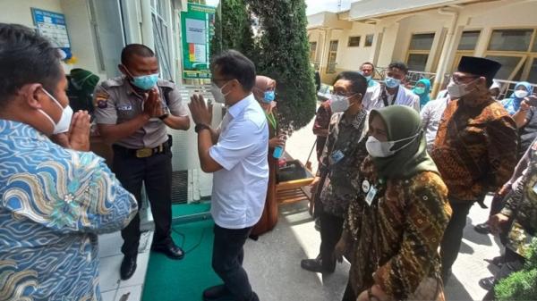 Menteri Kesehatan Budi Gunadi Sadikin resmikan Menteri Kesehatan Budi Gunadi Sadikin resmikan rumah sakit otak di Bukittinggi (Antara)