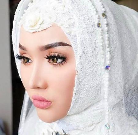 Lucinta Luna tampak seperti Barbie.