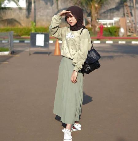 Lesty Kejora fashion Lesty Kejora dengan tas puluhan juta.