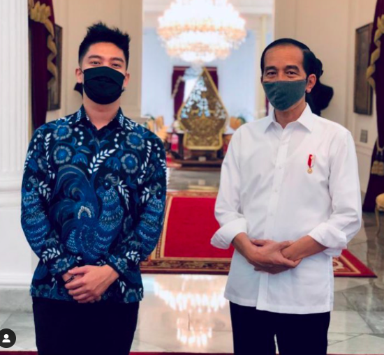 14boy William Ootd Boy William mengenakan batik. (Foto: Instagram/Boy William)