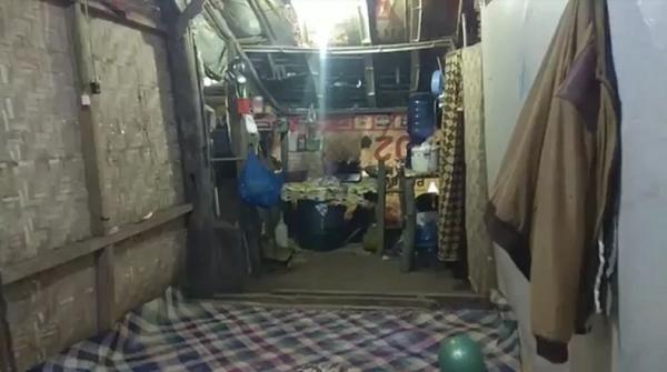 gubuk reyot pidie Bagian dalam gubuk reyot milik warga Pidie Jaya. (Foto: iNews/Jamal Pangwa)