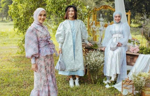 15leti Kejora Busana Ramadhan1 Lesty Mejora berfoto mengenakan busana muslim milik brand lokal, Sideline. (Foto: Instagram/Lesty Kejora)