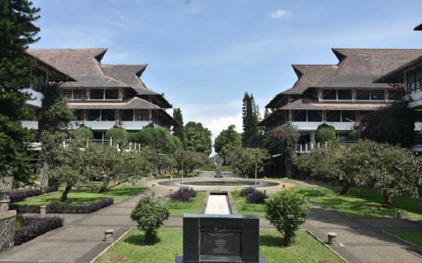 KAMPUS ITB JALAN GANESA KOTA BANDUNG Aula Barat dan Timur di Kampus ITB, Jalan Ganesa, Kota Bandung. (Foto: Istimewa)