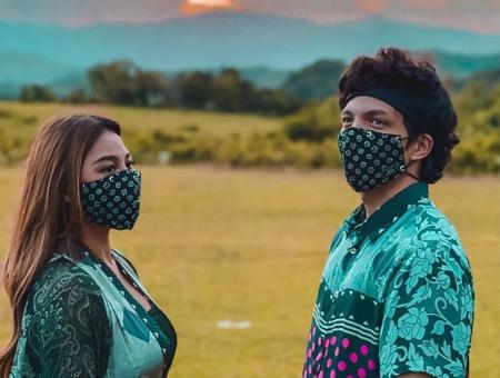 Atta Aurel Herm Atta dan Aurel kompak dengan batik.