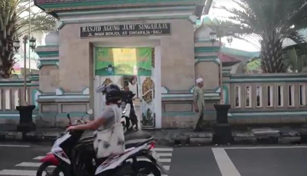 Bubur arab 1 Masjid Agung Jami Singaraja di Kabupaten Buleleng, Bali. (Foto: iNews.id/Pande Wismaya)