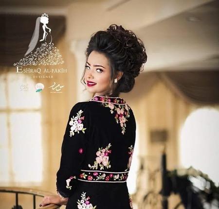 Entesar Al-Hammadi dengan dress hitam.