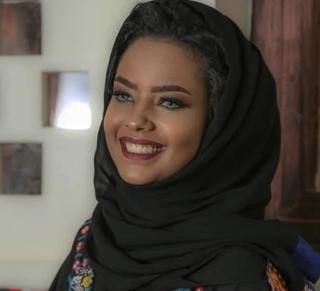 Entesar Al-Hammadi berhijab.