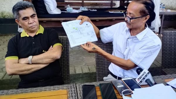 Pengusaha sekaligus promotor tinju di Bali Pengusaha sekaligus promotor tinju di Bali, Zainal Tayeb (kiri) (Foto: iNews/Dewi Umaryati)