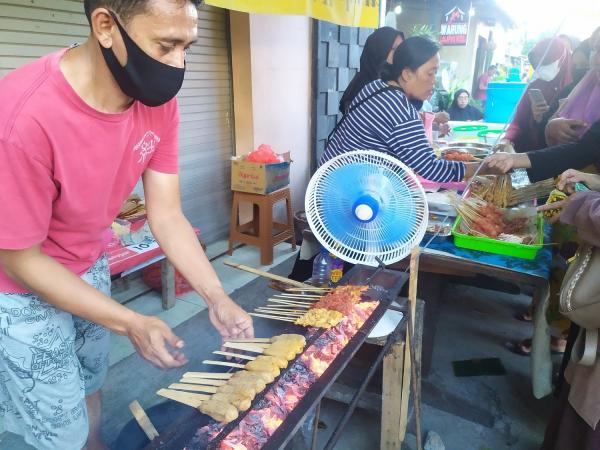 IMG 20210413 172946 Penjual sate susu di Kampung Jawa Denpasar Bali. (Foto: Chusna Mohammad)