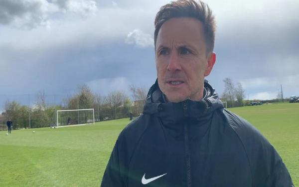 Garuda Select mencetak tujuh gol ke gawang Leeds United U-18. Namun mantan kapten Chelsea Dennis Wise malah kesal. (Foto: PSSI)