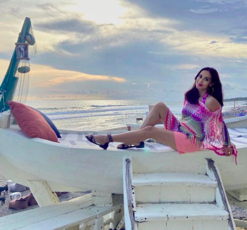 22 Artis Diah Permatasari Dian Permatasari tetap percaya diri di usia 50 tahun. (Foto: Instagram/Diah Permatasari)